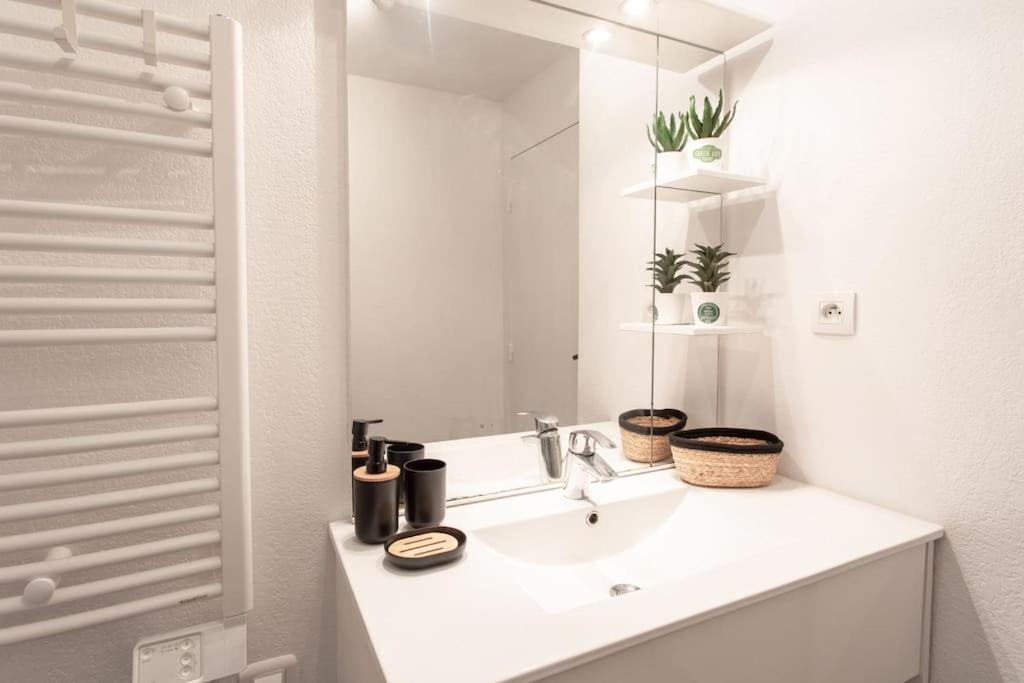 L44 1bdr Flat 10mins Walk To Port/balcon, Parking, Ac Nizza